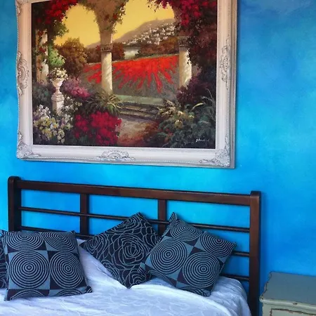 Boutique Davallada- Adults Only بيت ضيافة